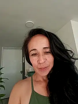 Snapshot of Coeur_de_luxure chatting on 11-07-25, 10:13 Coeur de luxure online show from 11-07-25, 10:13