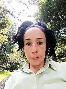 Snapshot of Coeur_de_luxure chatting on 03-21-25, 02:51 Coeur de luxure online show from 03-21-25, 02:51