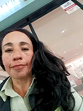 Snapshot of Coeur_de_luxure chatting on 03-21-25, 07:24 Coeur de luxure online show from 03-21-25, 07:24