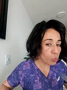 Snapshot of Coeur_de_luxure chatting on 11-05-25, 07:06 Coeur de luxure online show from 11-05-25, 07:06