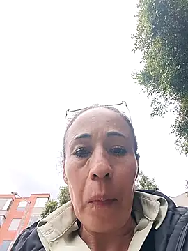 Snapshot of Coeur_de_luxure chatting on 11-19-25, 07:25 Coeur de luxure online show from 11-19-25, 07:25