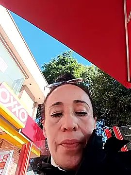 Snapshot of Coeur_de_luxure chatting on 01-07-26, 01:38 Coeur de luxure online show from 01-07-26, 01:38