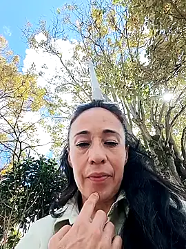 Snapshot of Coeur_de_luxure chatting on 11-22-25, 06:07 Coeur de luxure online show from 11-22-25, 06:07