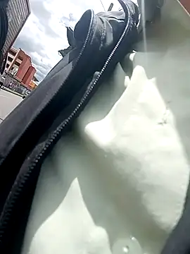 Snapshot of Coeur_de_luxure chatting on 10-08-25, 06:19 Coeur de luxure online show from 10-08-25, 06:19