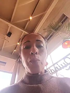 Snapshot of Coeur_de_luxure chatting on 09-23-25, 02:57 Coeur de luxure online show from 09-23-25, 02:57