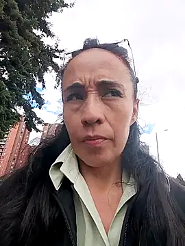 Snapshot of Coeur_de_luxure chatting on 11-26-25, 05:57 Coeur de luxure online show from 11-26-25, 05:57