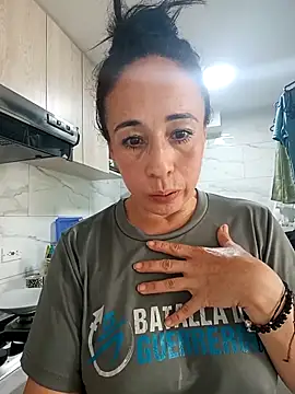 Snapshot of Coeur_de_luxure chatting on 09-16-25, 07:15 Coeur de luxure online show from 09-16-25, 07:15