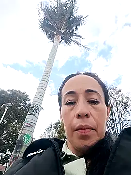 Snapshot of Coeur_de_luxure chatting on 10-09-25, 02:17 Coeur de luxure online show from 10-09-25, 02:17