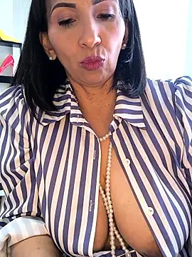 Mrsvictoriaaa online show from 04-22-26, 08:04