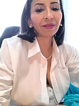 Mrsvictoriaaa online show from 12-15-25, 08:03