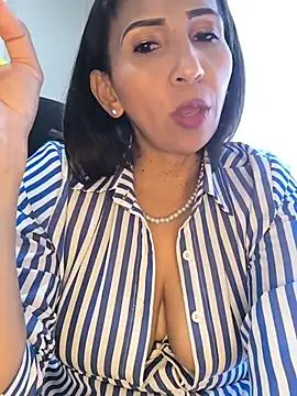 Mrsvictoriaaa online show from 05-10-26, 06:54