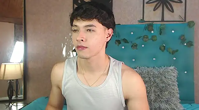 Snapshot of LiamAndrewzz chatting on 02-19-25, 08:10 LiamAndrewzz online show from 02-19-25, 08:10