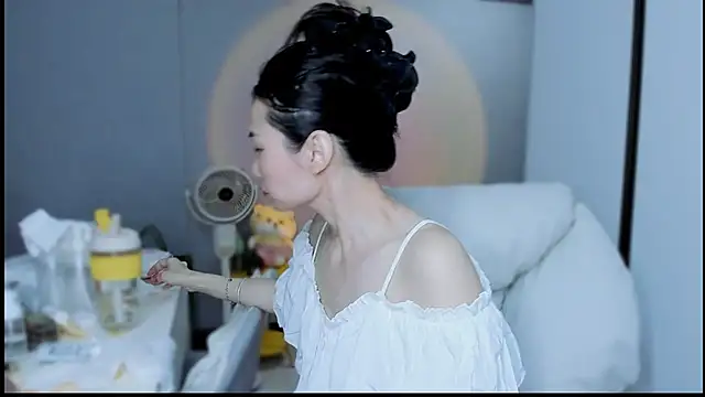 Snapshot of A_dabo chatting on 11-03-25, 01:37 A dabo online show from 11-03-25, 01:37