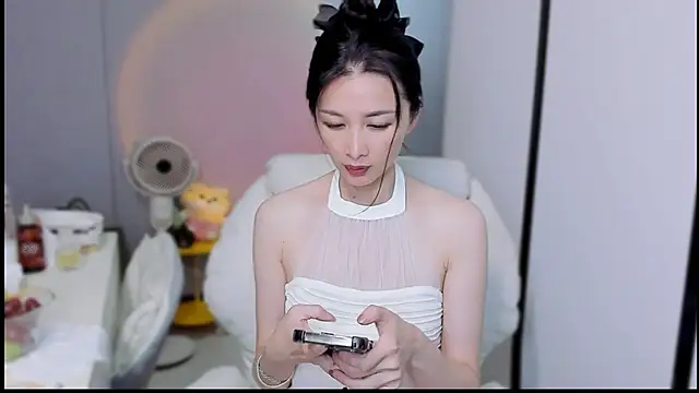 Snapshot of A_dabo chatting on 11-13-25, 06:34 A dabo online show from 11-13-25, 06:34