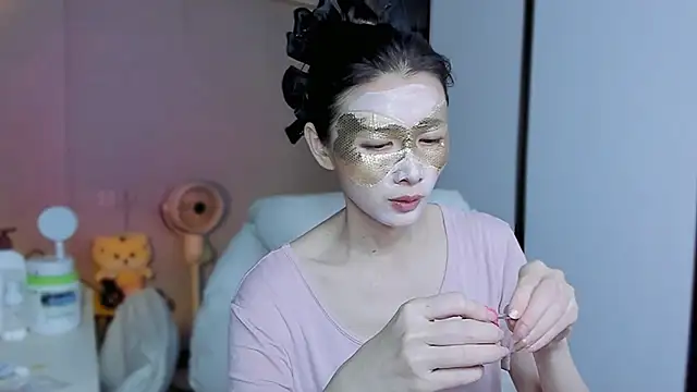 Snapshot of A_dabo chatting on 11-30-25, 02:07 A dabo online show from 11-30-25, 02:07