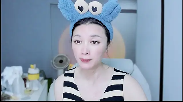 Snapshot of A_dabo chatting on 11-04-25, 02:43 A dabo online show from 11-04-25, 02:43