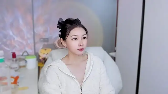 Snapshot of A_dabo chatting on 12-14-25, 09:15 A dabo online show from 12-14-25, 09:15