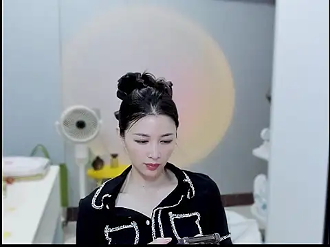 Snapshot of A_dabo chatting on 10-30-25, 02:25 A dabo online show from 10-30-25, 02:25