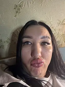 Snapshot of Naughtbaby_2025 chatting on 06-25-26, 05:12 Naughtbaby 2025 online show from 06-25-26, 05:12