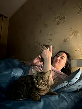 Naughtbaby 2025 online show from 11-17-25, 12:25