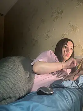 Naughtbaby 2025 online show from 11-12-25, 04:00