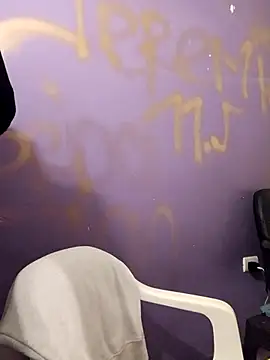 LeonRoots online show from 12-23-25, 08:13