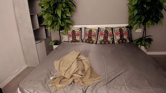 PaigePrado online show from 11-14-25, 06:50