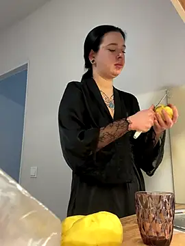 AlishaPrettyBlade online show from 12-19-25, 01:13