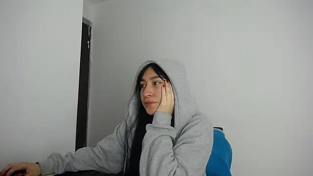 Snapshot of Arielle_lov chatting on 02-13-26, 11:21 Arielle lov online show from 02-13-26, 11:21