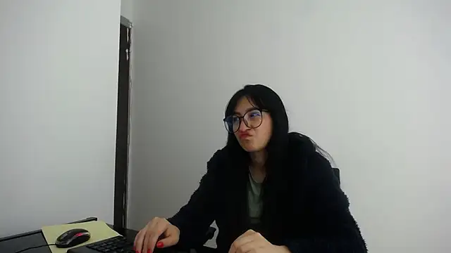 Snapshot of Arielle_lov chatting on 02-12-26, 11:21 Arielle lov online show from 02-12-26, 11:21