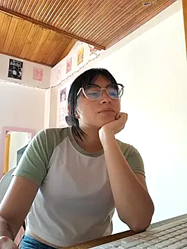 Arielle lov online show from 10-22-25, 04:06