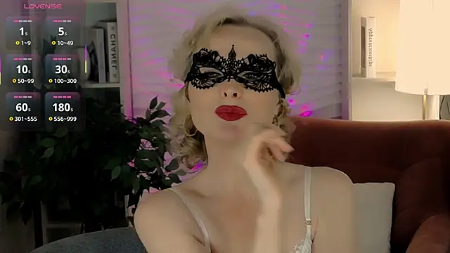 Snapshot of Sandra_Kind chatting on 10-21-25, 06:02 Sandra Kind online show from 10-21-25, 06:02