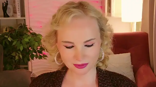 Snapshot of Sandra_Kind chatting on 05-21-26, 06:55 Sandra Kind online show from 05-21-26, 06:55