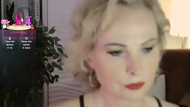 Snapshot of Sandra_Kind chatting on 09-30-25, 05:35 Sandra Kind online show from 09-30-25, 05:35