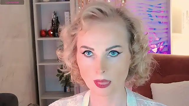 Snapshot of Sandra_Kind chatting on 01-18-26, 05:33 Sandra Kind online show from 01-18-26, 05:33