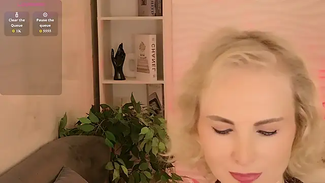 Snapshot of Sandra_Kind chatting on 05-31-26, 05:46 Sandra Kind online show from 05-31-26, 05:46