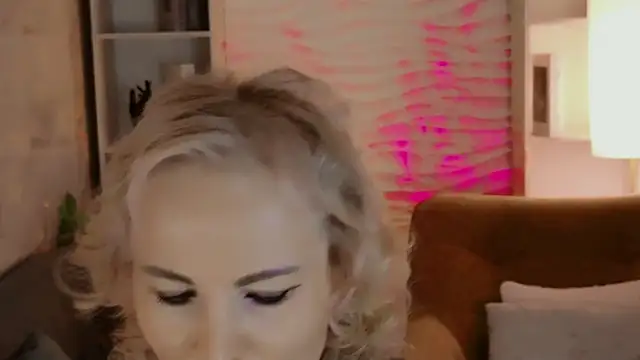 Snapshot of Sandra_Kind chatting on 05-20-26, 05:37 Sandra Kind online show from 05-20-26, 05:37