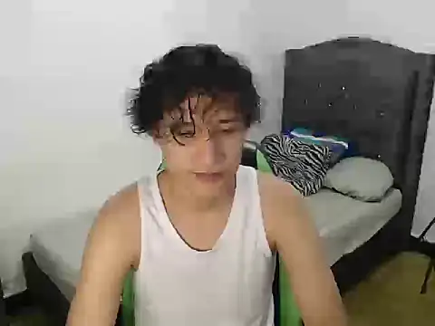 Snapshot of Boy_coll chatting on 05-06-26, 06:39 Boy coll online show from 05-06-26, 06:39