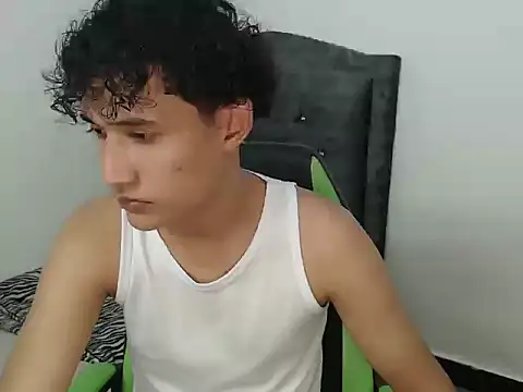 Snapshot of Boy_coll chatting on 03-09-26, 05:33 Boy coll online show from 03-09-26, 05:33