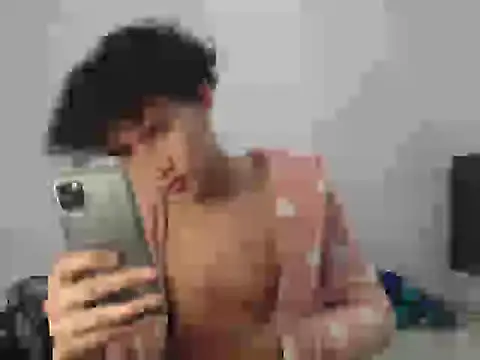 Snapshot of Boy_coll chatting on 04-11-26, 09:13 Boy coll online show from 04-11-26, 09:13