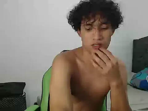 Snapshot of Boy_coll chatting on 05-03-26, 06:40 Boy coll online show from 05-03-26, 06:40