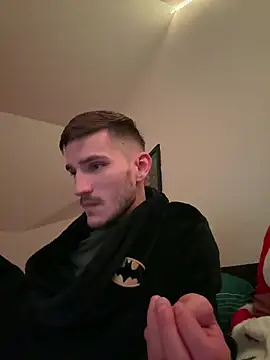 Snapshot of yoyoboy988 chatting on 03-15-25, 08:32 yoyoboy988 online show from 03-15-25, 08:32