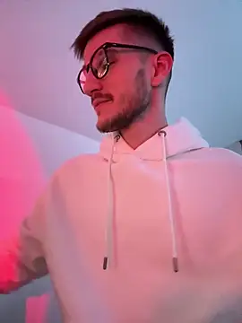 Snapshot of yoyoboy988 chatting on 03-18-25, 07:01 yoyoboy988 online show from 03-18-25, 07:01