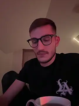 Snapshot of yoyoboy988 chatting on 03-19-25, 09:05 yoyoboy988 online show from 03-19-25, 09:05