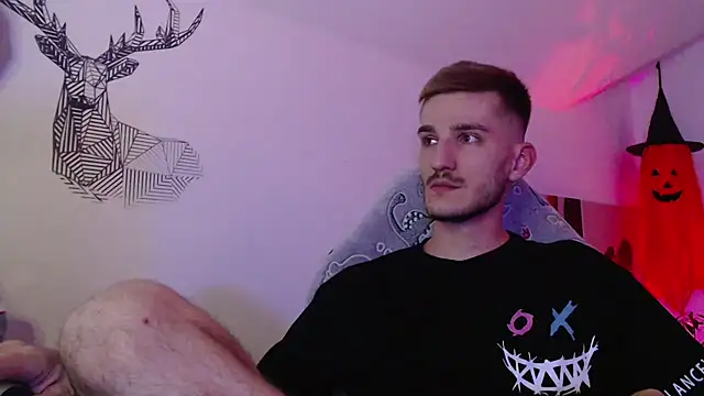 Snapshot of yoyoboy988 chatting on 09-18-25, 04:32 yoyoboy988 online show from 09-18-25, 04:32