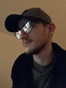 Snapshot of yoyoboy988 chatting on 03-11-25, 02:21 yoyoboy988 online show from 03-11-25, 02:21