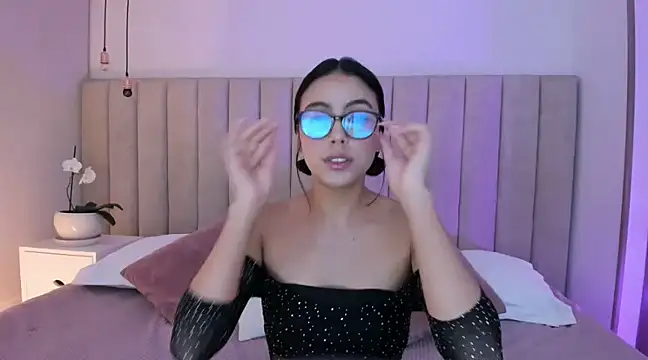 Snapshot of miss_martiina chatting on 03-15-25, 11:39 miss martiina online show from 03-15-25, 11:39