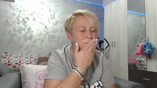 RosesandLillies online show from 04-11-26, 03:59