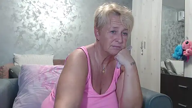 Snapshot of RosesandLillies chatting on 09-17-25, 05:26 RosesandLillies online show from 09-17-25, 05:26