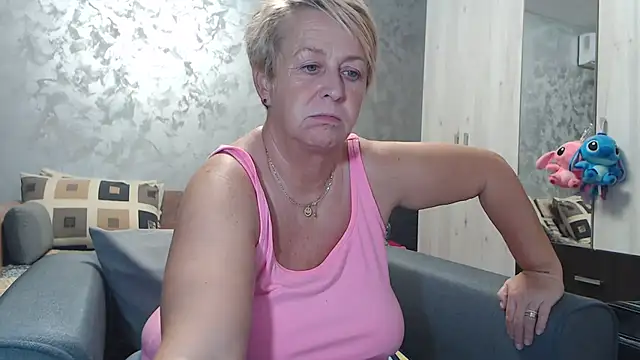 Snapshot of RosesandLillies chatting on 10-10-25, 03:02 RosesandLillies online show from 10-10-25, 03:02